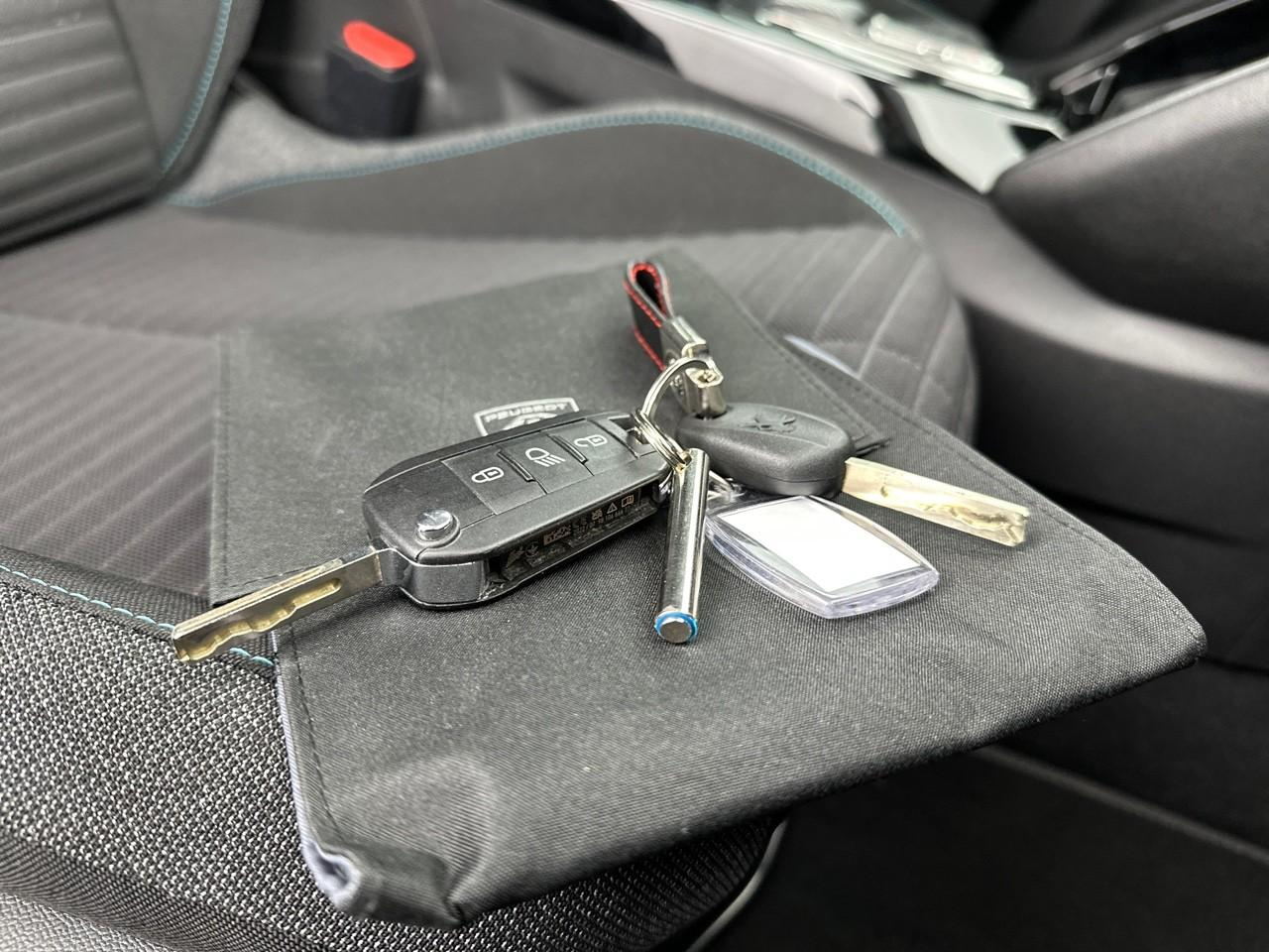 Peugeot 2008 puretech 130 s&s eat8 style — photo 33