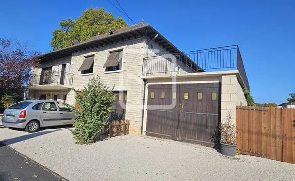 Immeuble 8 pièces 244 m²