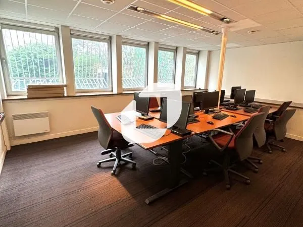 Bureau 203 m²