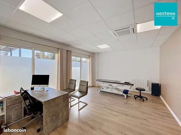 Local 86 m² MONTROND LES BAINS