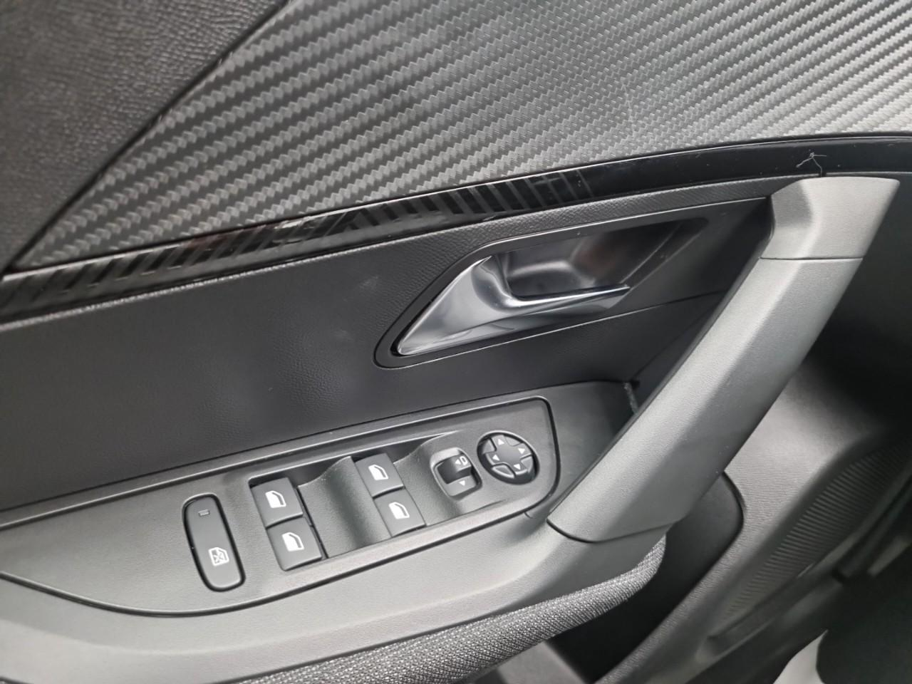 Peugeot 2008 hybrid 145 e-dcs6 style — photo 31