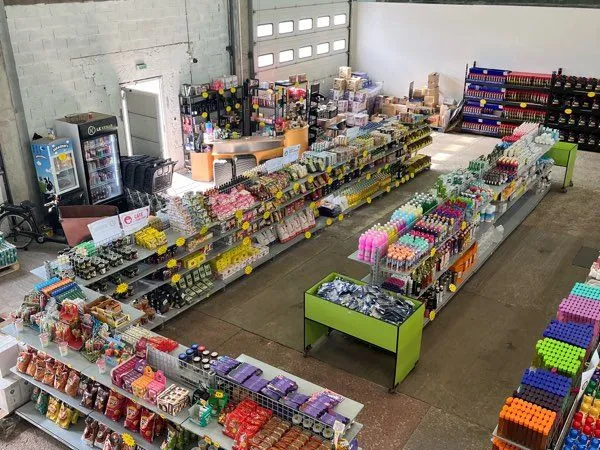 À vendre dépôt-magasin 400 m² - Stock 60 000 - Petit loyer