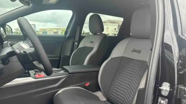 Jeep Compass 1.6 turbo t4 225 ch bvr7 e-hybrid plug-in 4x2 — photo 12