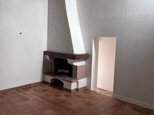 Part loue maison mitoyenne t3