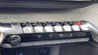 Peugeot 3008 HYBRID4 300ch GT e-EAT8 — photo 15