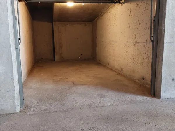 Loue box de garage Grenoble quartier Gare IUT