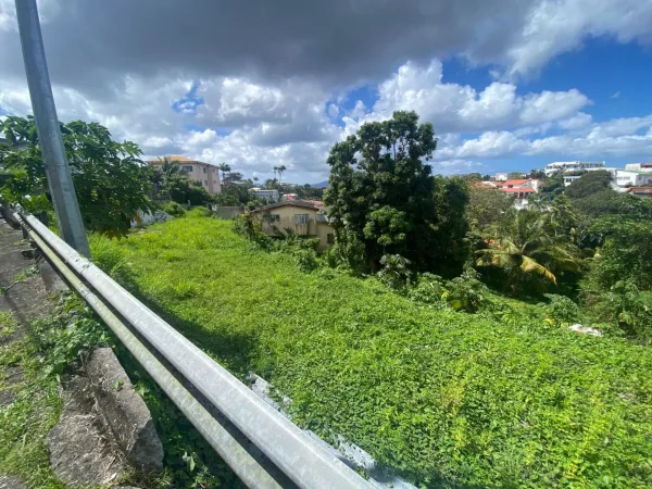 Terrain 613 m²
