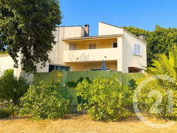 Maison 8 pièces 218 m²