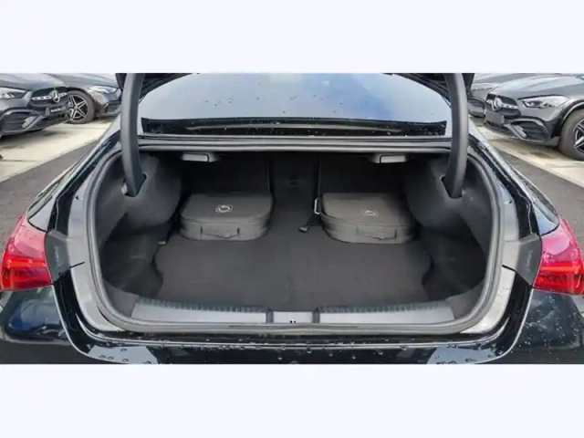 Mercedes Classe A 250 e berline amg line — photo 31