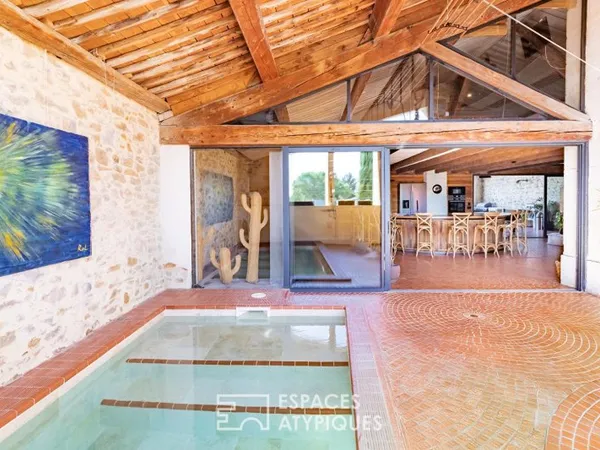Maison d'architecte avec galerie d'art et loft premium en bord de Canal