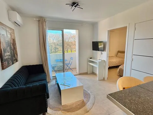 Appartement 3 pièces meublé - 44 m² - Cogolin