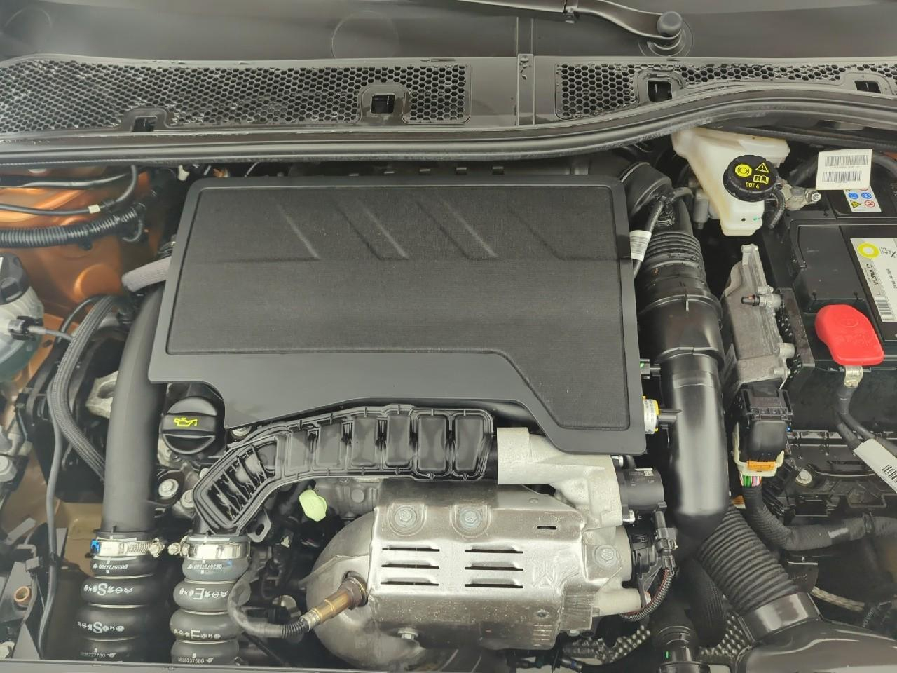Peugeot 2008 puretech 100 s&s bvm6 allure — photo 16