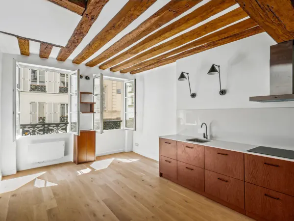 Très beau deux pièces rénové avec terrasse au coeur du quartier Saint-Merri