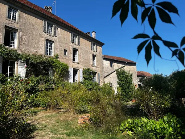 3 BATISSES DU 19e 450 M² SUR TERRAIN 1822 M² A 7 MINUTES DARNEY