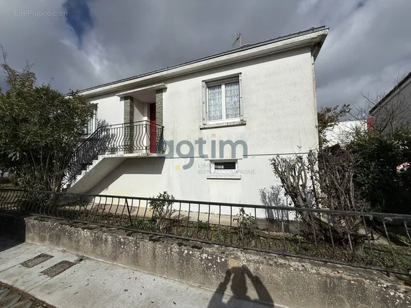 MONTAIGU - Maison sur sous-sol - Garage - Jardin