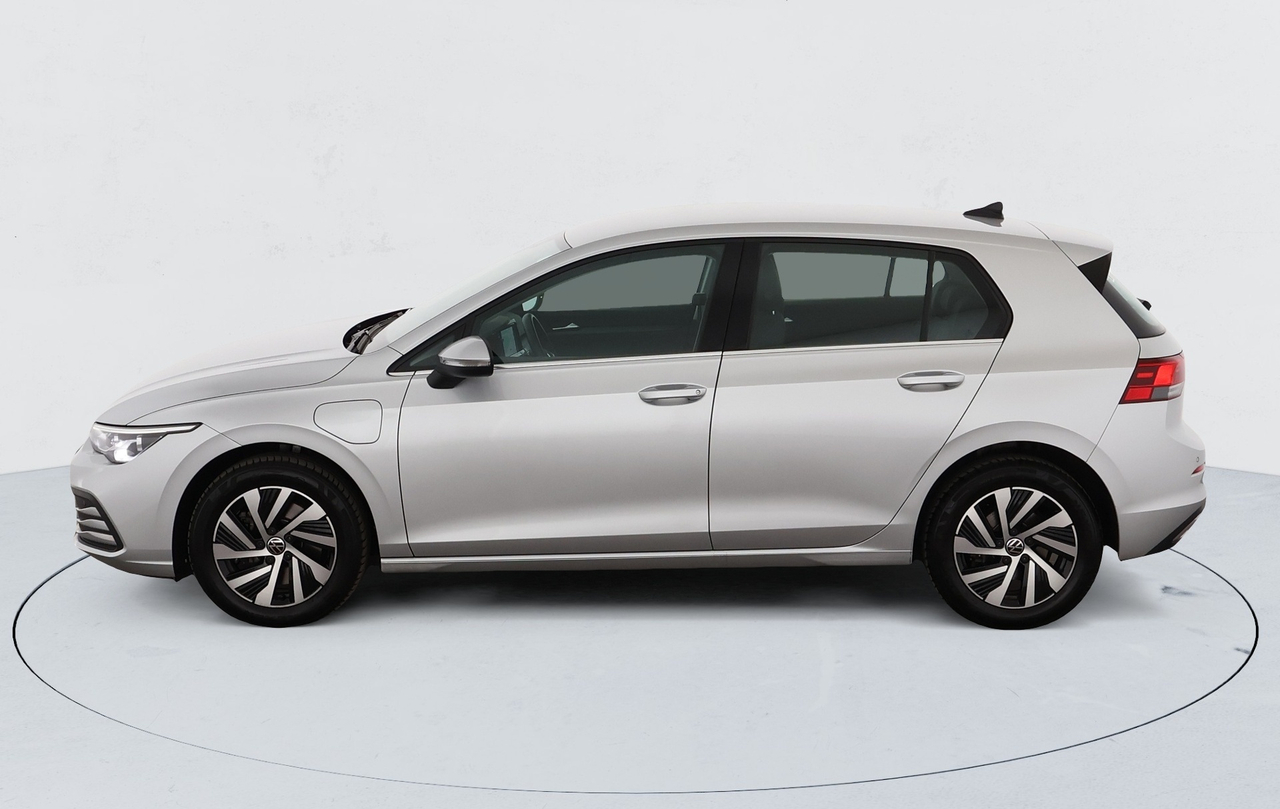 Volkswagen Golf 8 — photo 2