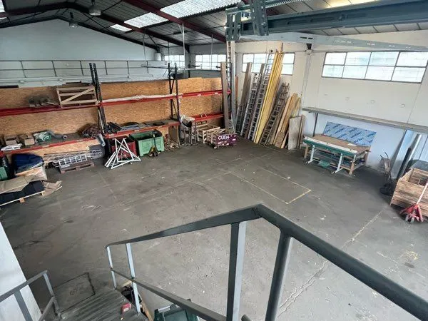 Local industriel / dépôt artisanal 200m2