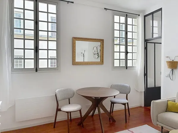 Paris 6e - RUE VISCONTI / SAINT-GERMAIN-DES-PRÉS - Appartement à louer - 2 pièces meublé - 28,20m² C