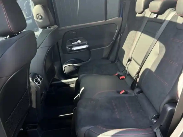 Mercedes Glb 200 d amg line — photo 51