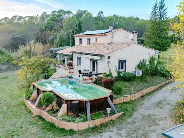 Propriété 7 pièces 200 m²