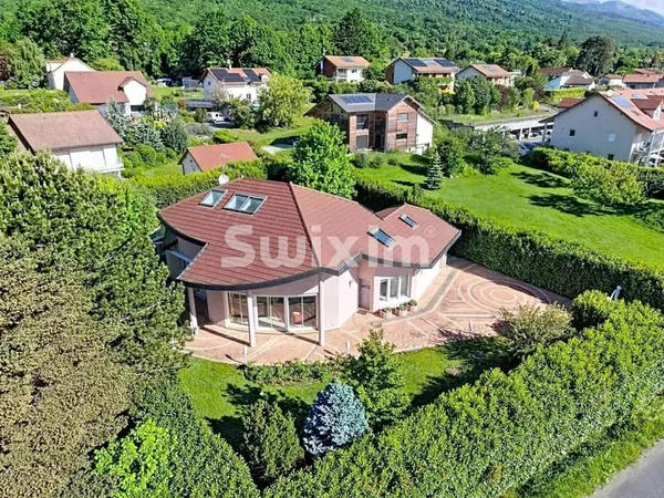 Maison d'architecte T8 de 202m2 sur un terrain de 980m2!
