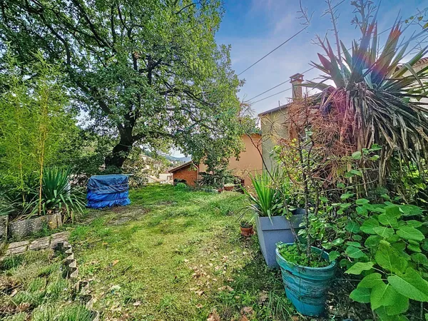 Maison de village avec jardin de 2000m² et vue panoramique - Graissessac