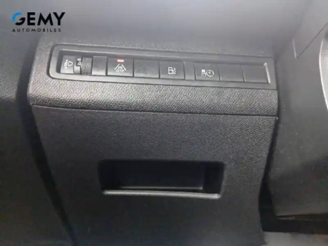 Peugeot 3008 hybrid 225 e-eat8 — photo 17