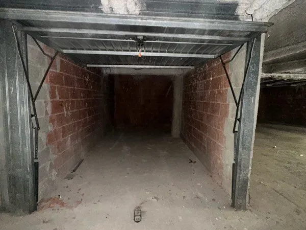 Box garage fermé à vendre