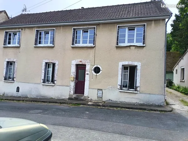Maison de ville 140 m² - Maintenon - 5 chambres - centre-ville à pied
