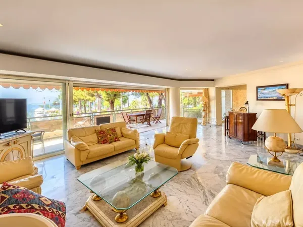 A VENDRE CANNES CROISETTE A RENOVER APPARTEMENT 166M2 QUATRE CHAMRES VUE MER