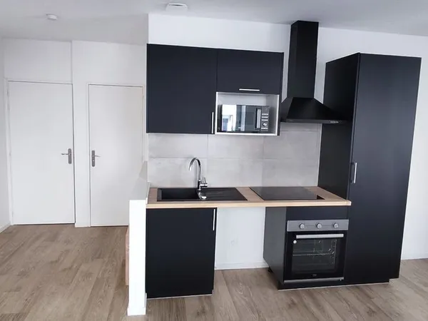 T2 lumineux 45 m² hyper centre (rue Brossard)