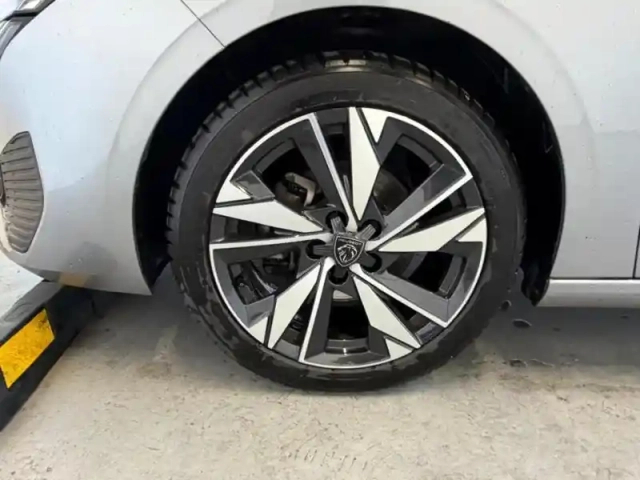 Peugeot 308 1.2 puretech 130ch s&amp;s allure — photo 11