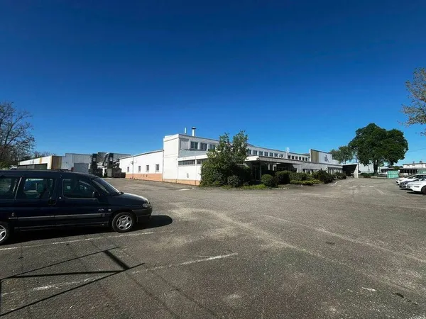 Local d'activité 11500 m²