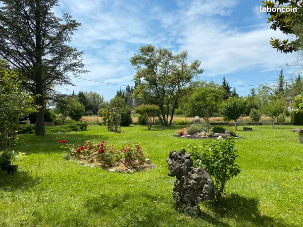 Maison rénovée avec chalet indépendant - Grillon (84)