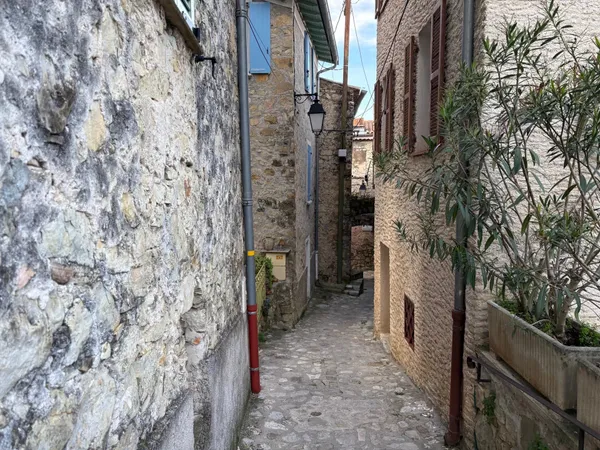 Maison De Village