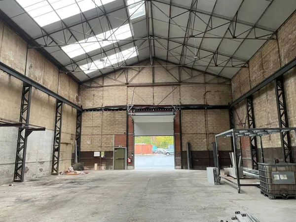 Local d'activité 700 m²