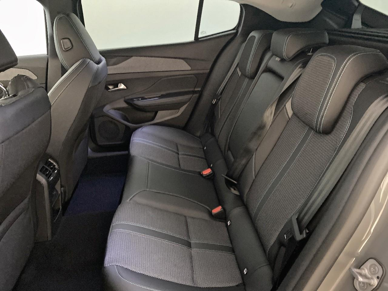 Peugeot 408 electrique 58 kwh 210 ch allure — photo 10