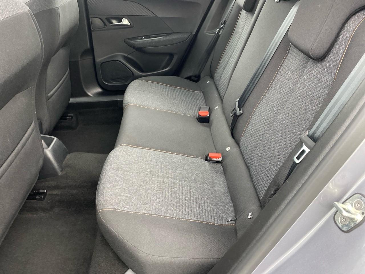 Peugeot 2008 hybrid 145 e-dcs6 style — photo 10