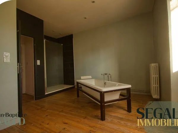 Maison 8 pièces 230 m²