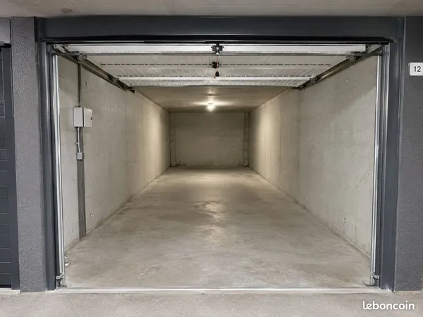 🔐 RARE À LA VENTE - GRAND BOX 28 m² - LYON 8e - RÉSIDENCE DE STANDING