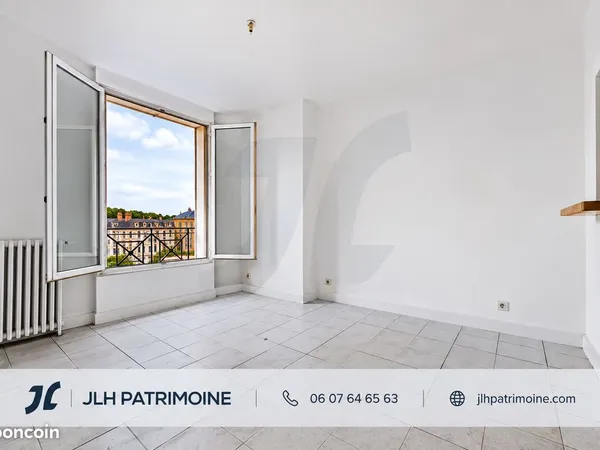 Studio lumineux - étage élevé - vue dégagée - centre-ville de clamart