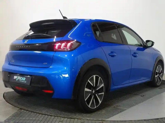 Peugeot 208 e- 136ch gt pack — photo 3