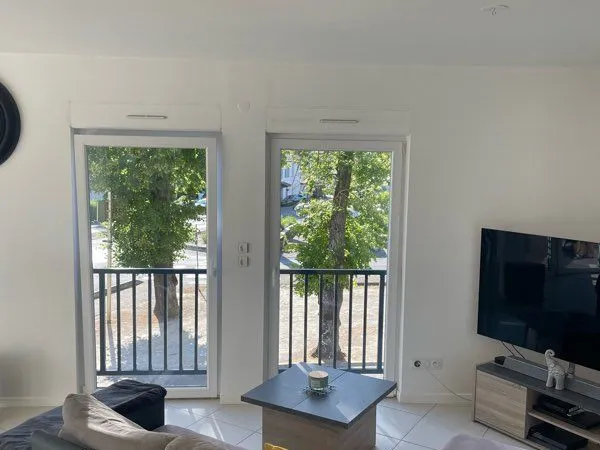 Bel appartement F2 traversant de 68 m² avec 2 terrasses, cave et parking - Centre de Val de Briey