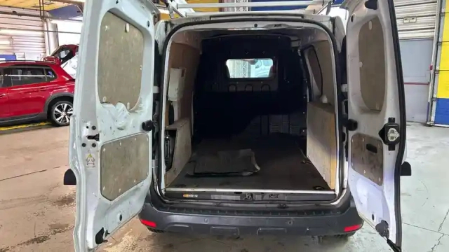 Renault Express Van blue dci 95 — photo 13