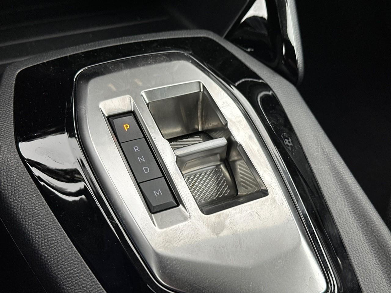 Peugeot 2008 hybrid 136 e-dcs6 style — photo 28