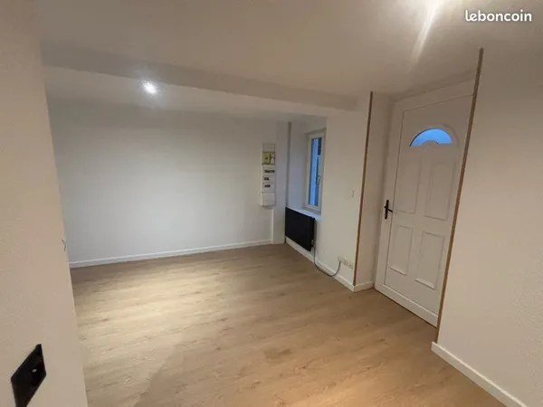 T2 rénové 37 m² avec entrée indépendante - Centre-ville de Houdain