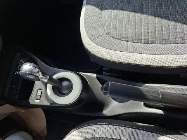 Renault Twingo iii e-tech — photo 4