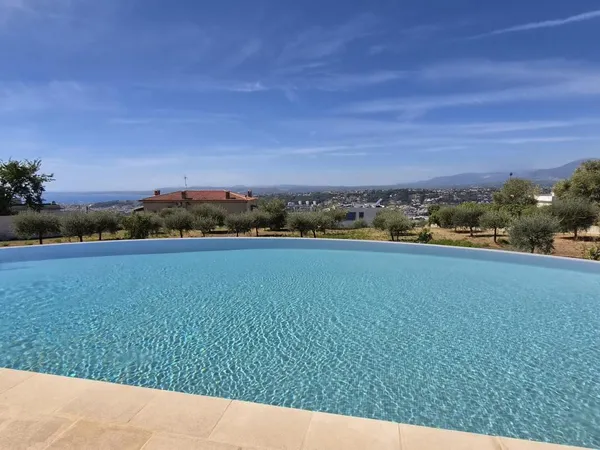Nice Fabron – 2 pièces au calme avec terrasse et piscine