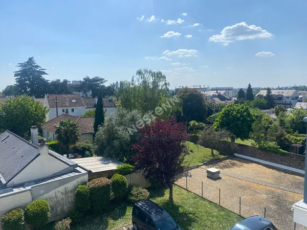 Nantes Tortiere - T3 avec loggia et place de parking - vue dégagée