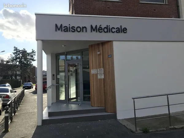 À LOUER - 2 BUREAUX DE 25 m² - ENVIRONNEMENT MÉDICAL